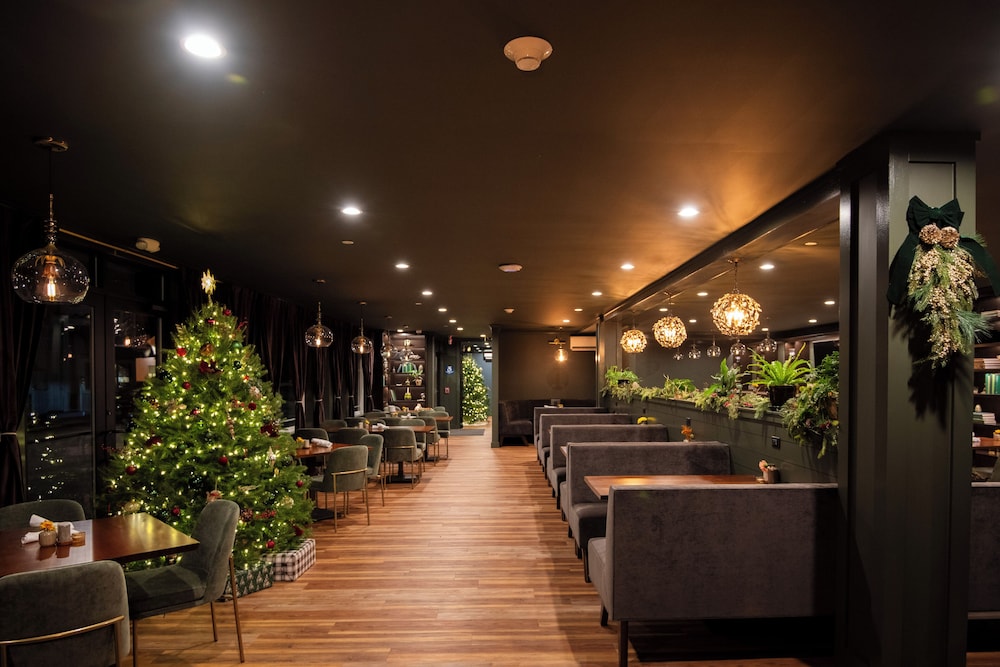 The Pathmaker Hotel - photo 84