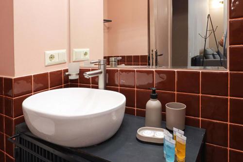 Spacious 1BR Apartment In The Heart of Tbilisi