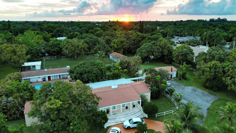 La Finca Miami by SoFla Vacations - featured photo