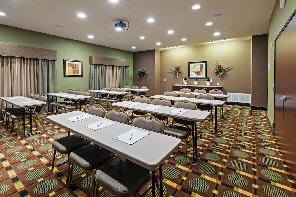 Holiday Inn Express Hotel & Suites Brady by IHG - photo 28