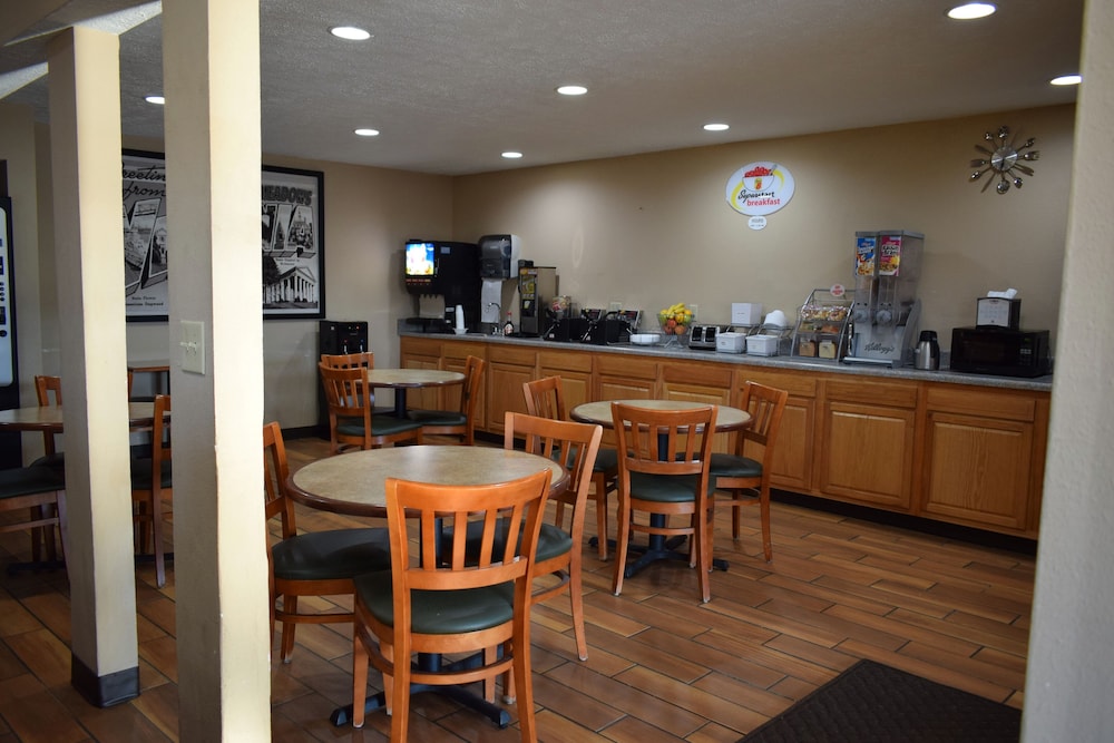 Super 8 by Wyndham Fort Chiswell Wytheville Area - photo 47
