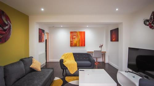 Ur City Pad 4 bedrooms 4 bathrooms Somerset House — 4-Star Luxury Hotel in Birmingham, United Kingdom