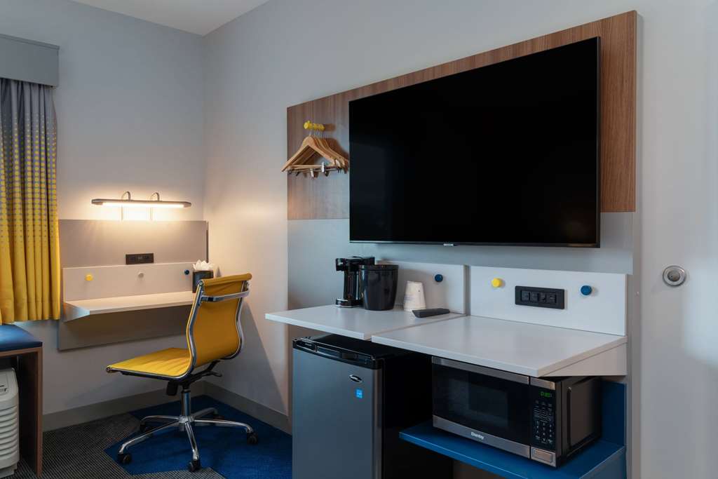 Microtel Inn & Suites by Wyndham Winchester - photo 23