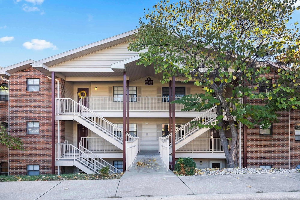 Great Escape II Resort Style 2 BDR Condo on Golf Course w Pool - photo 12