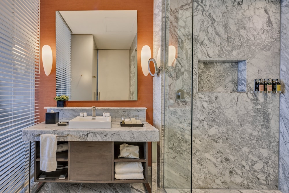 Bathroom amenities