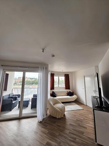 Grand F4 Vue Sur la Seine 5 Min de Paris — hotel in Ivry-Sur-Seine