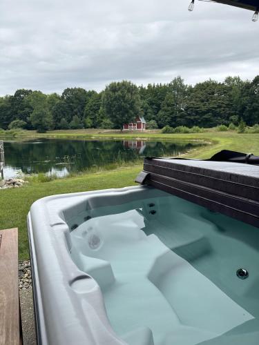 11 Acre Wood Cabin getaway fishing & swimming pond hot tub — 4-Star Luxury Hotel in Fennville, United States