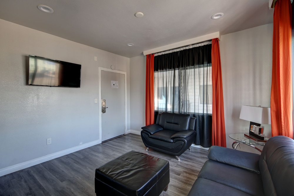 Tradewinds Airport Hotel - photo 26