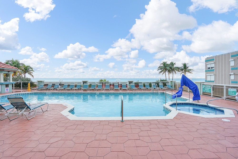 Hollywood Beach Tower - photo 29