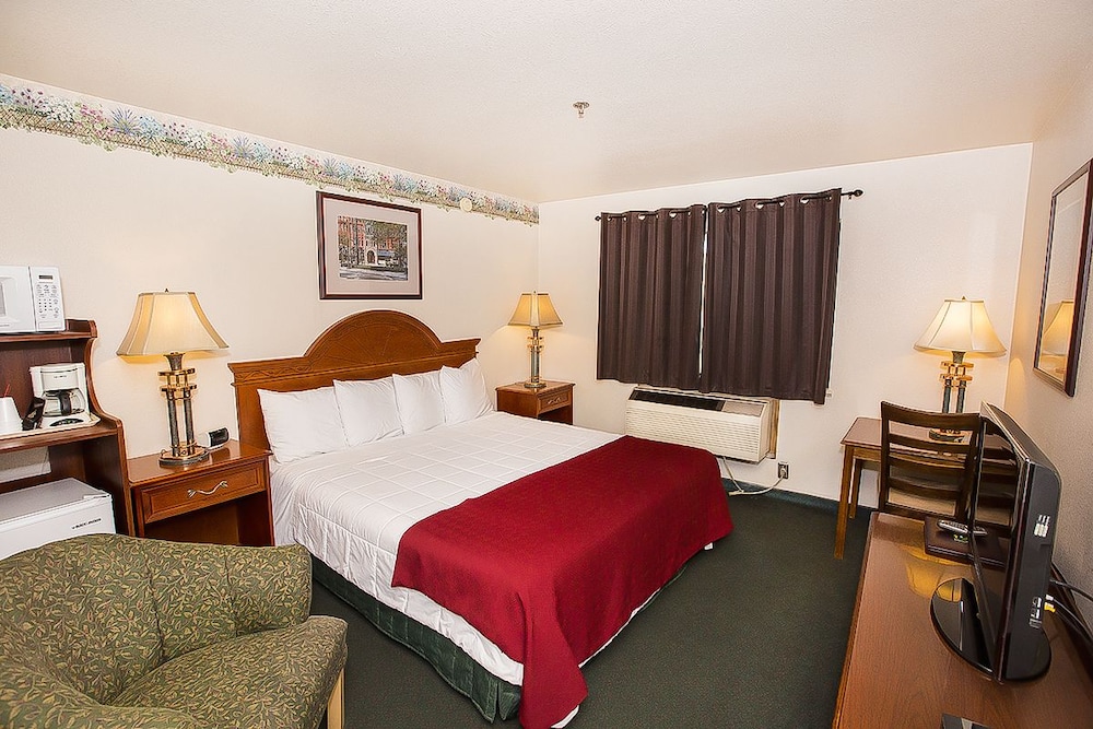 Village Inn & Suites - photo 22