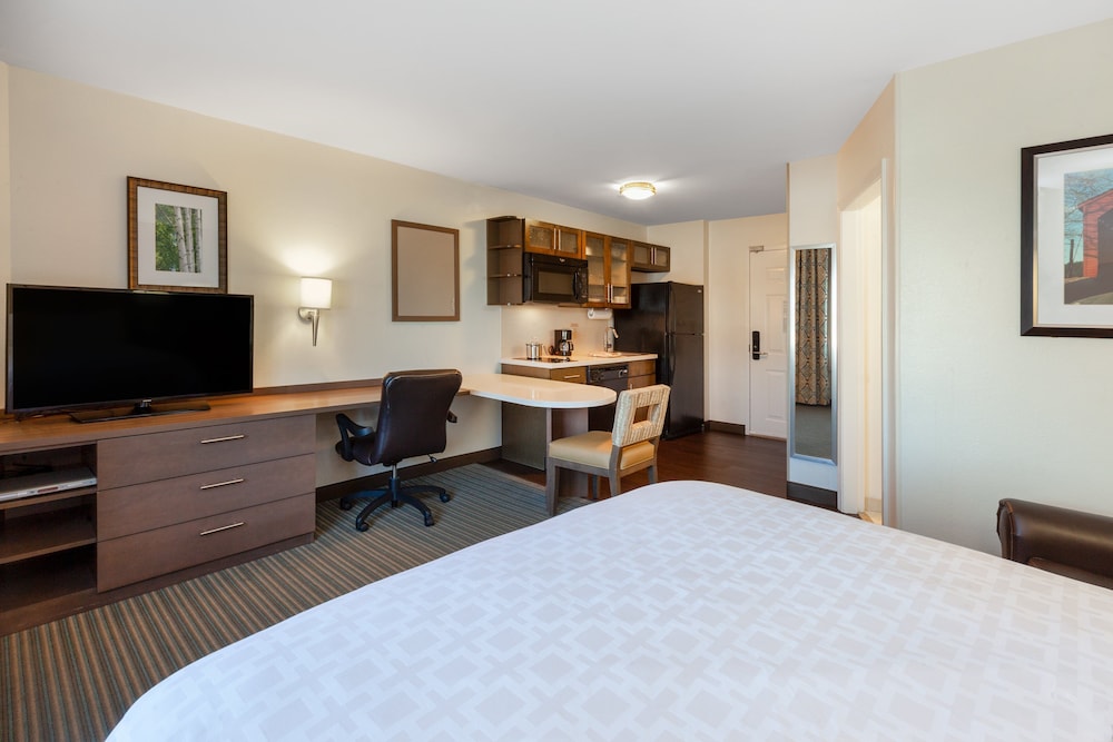 Candlewood Suites West Springfield by IHG - photo 7