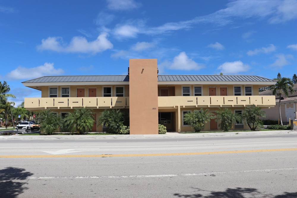Curtis Inn & Suites - photo 42