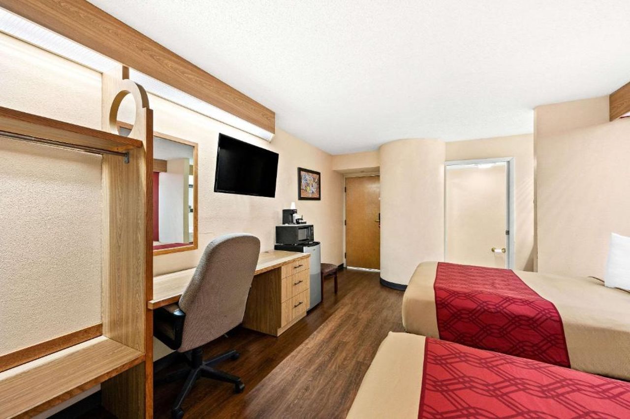 Econo Lodge London North - photo 12