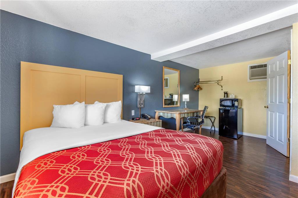 Econo Lodge Clovis - photo 27