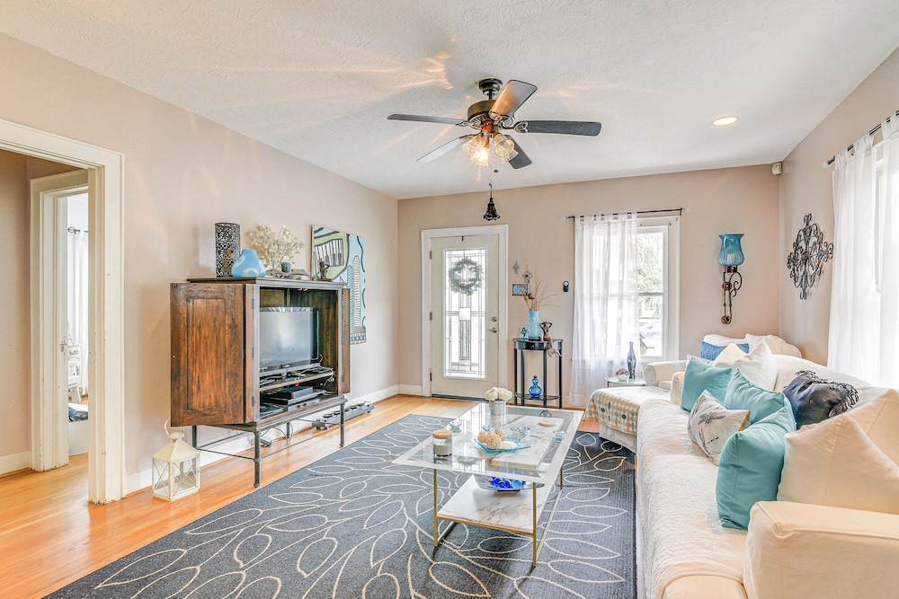 half Mi to Beach Pet Friendly Dtwn Galveston Home — 4-Star Luxury Hotel in Galveston, United States
