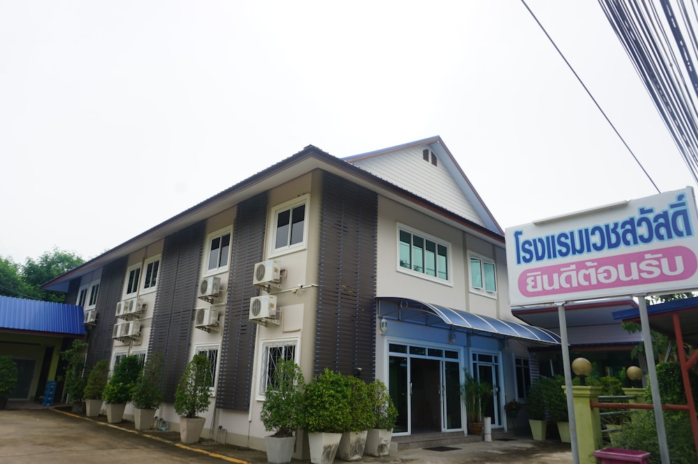 Wetsawat Place Hotel — hotel in Yasothon