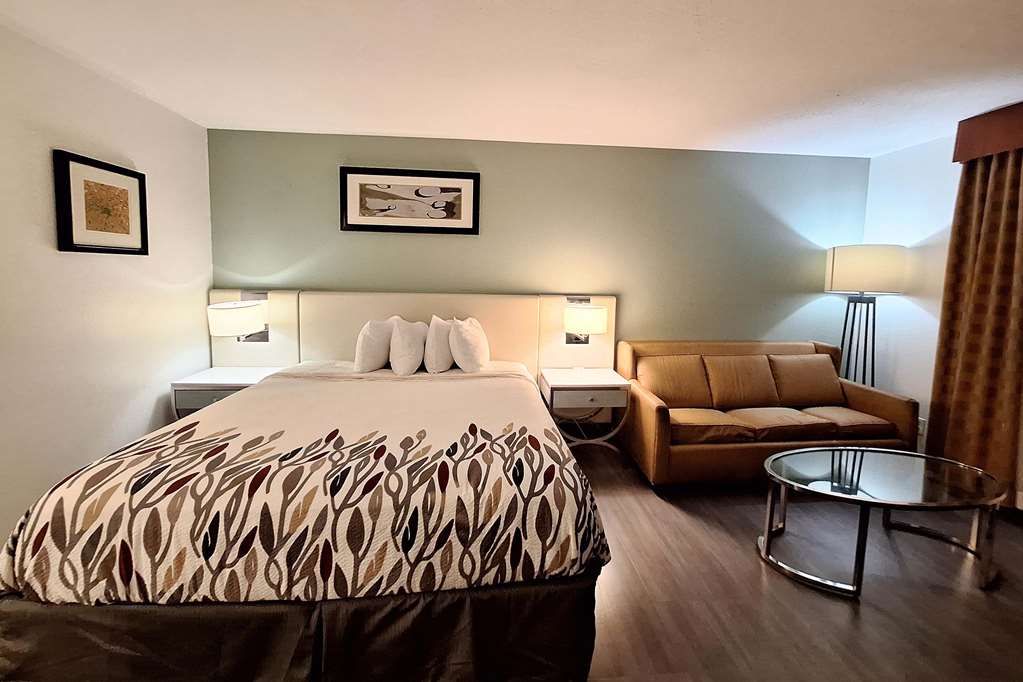 Travelodge by Wyndham Indianapolis Speedway - photo 7