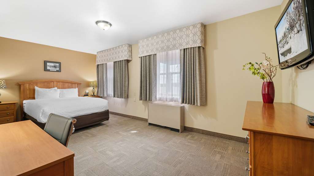 Clarion Hotel & Suites Fairbanks near Ft. Wainwright - photo 34