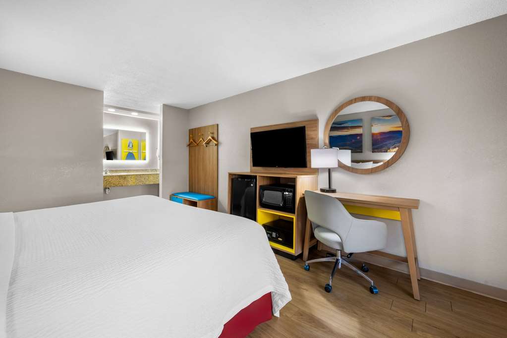Days Inn by Wyndham Raleigh Midtown - photo 36