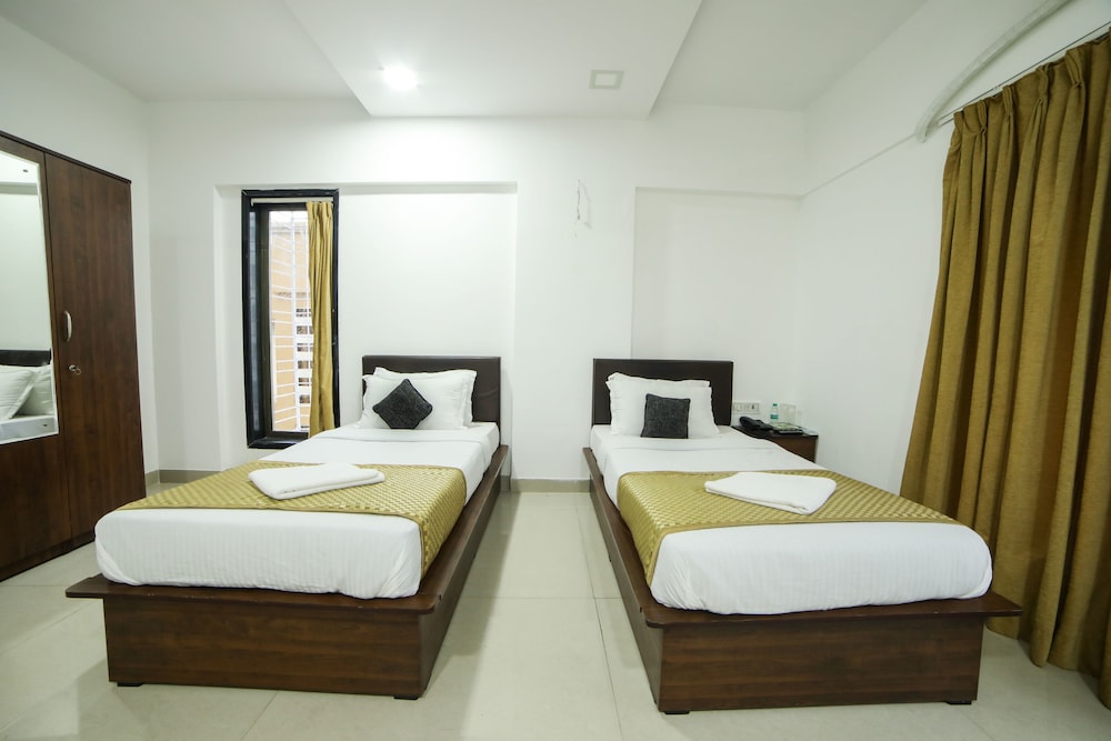 OYO 7150 Apartment Metro View Residency