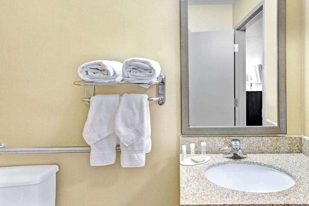 Super 8 by Wyndham Brockton - photo 12