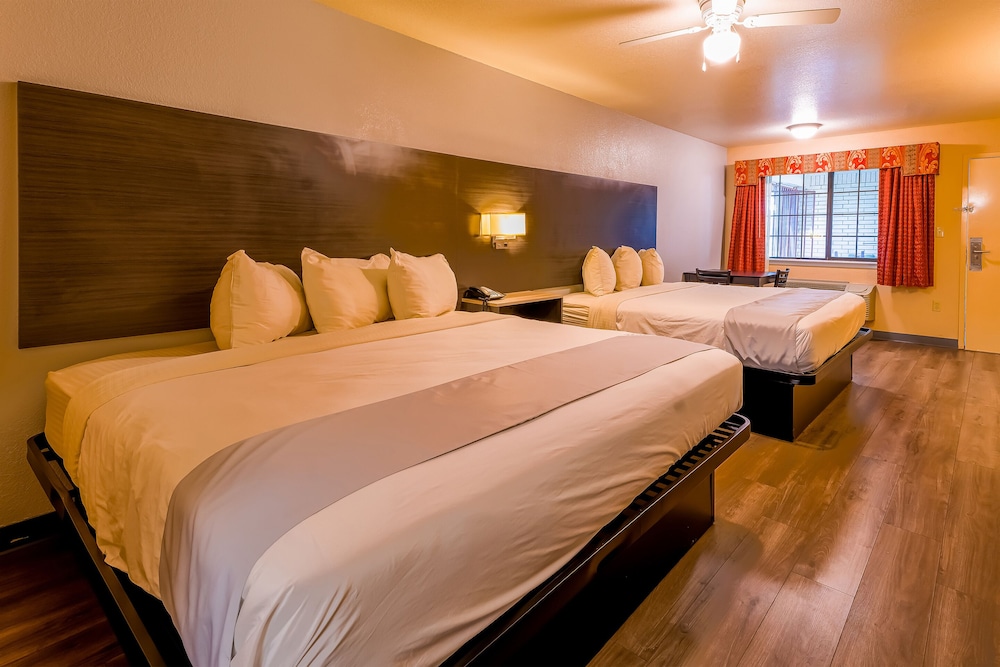 OYO Hotel Yoakum West - photo 25