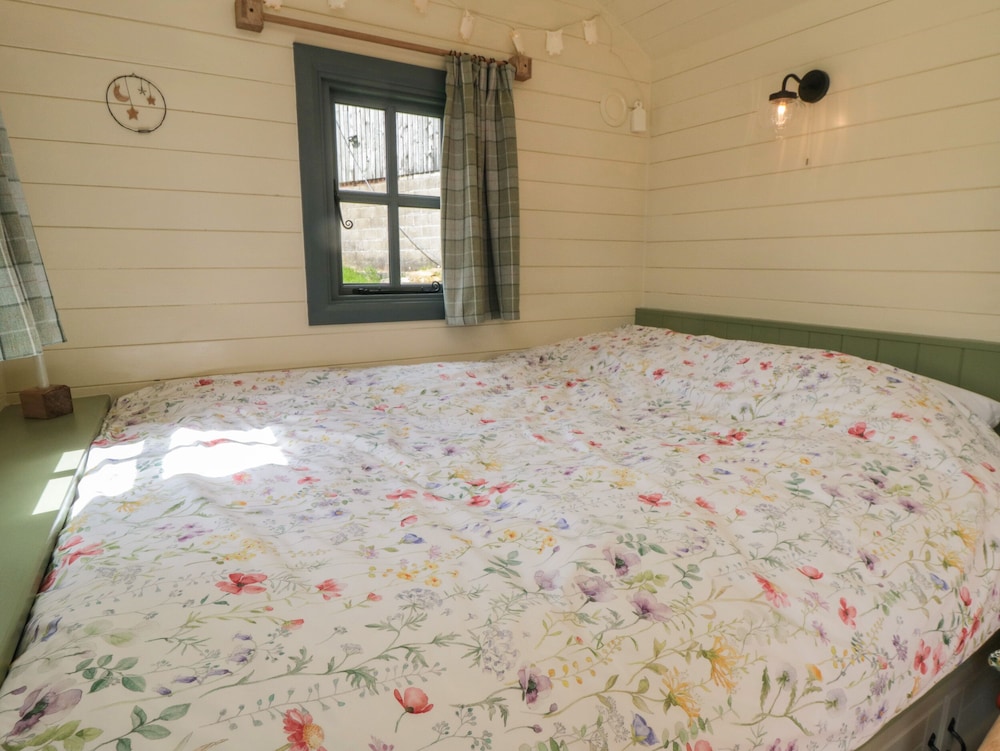 Sheep Cote Shepherds Hut — Middlesbrough — photo 2
