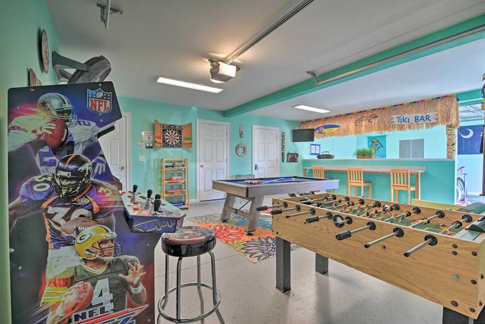 Game Room: Surfside Beach Resort Hideaway in Murrells Inlet, United States