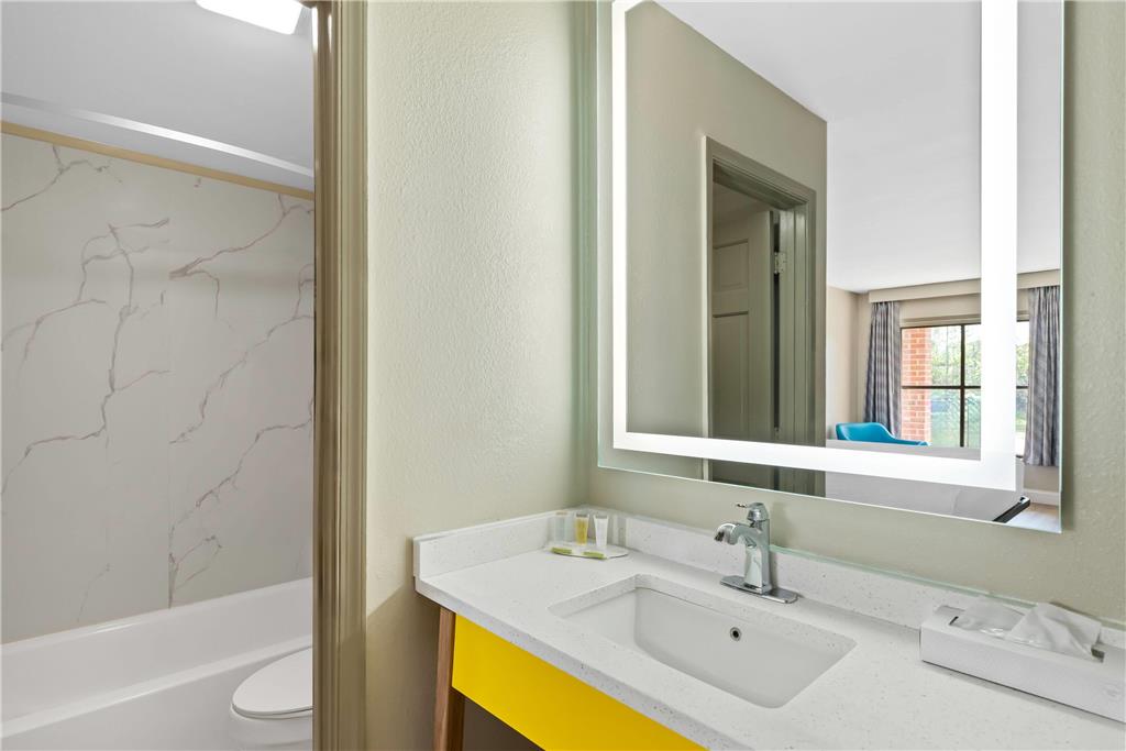 Days Inn by Wyndham Petersburg South Fort Lee - photo 14