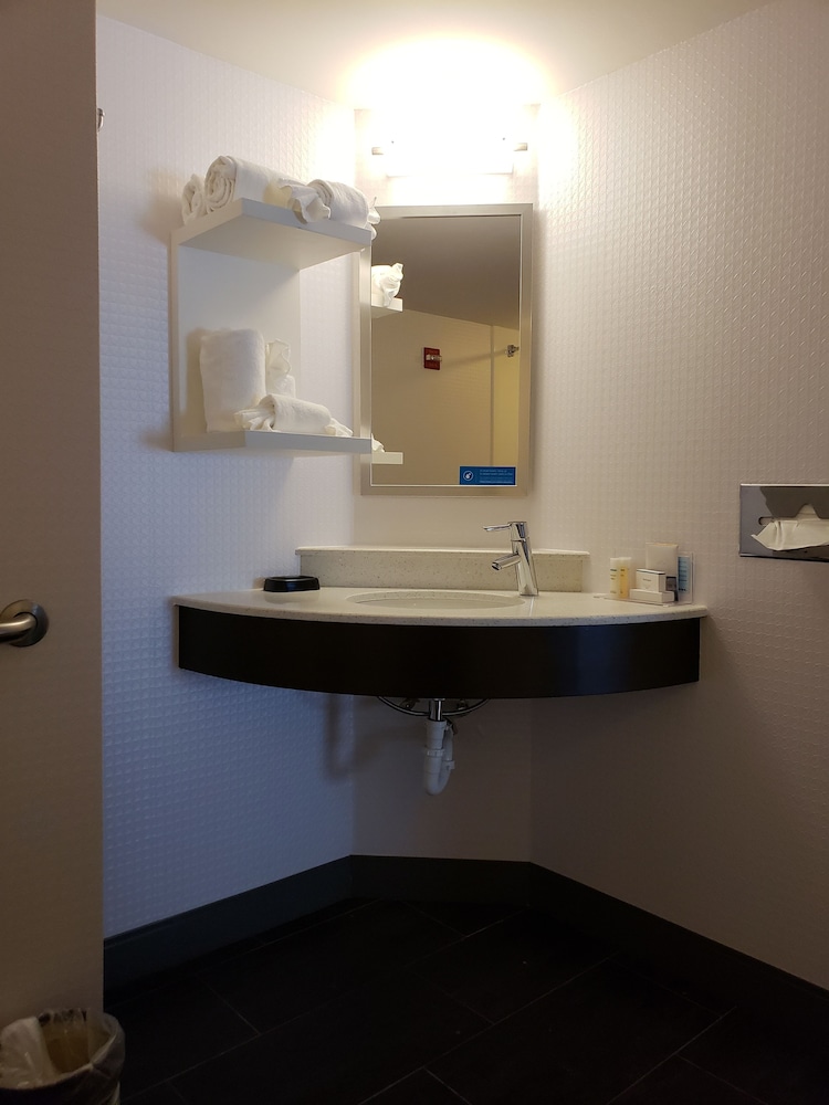 Hampton Inn & Suites Newtown - photo 99