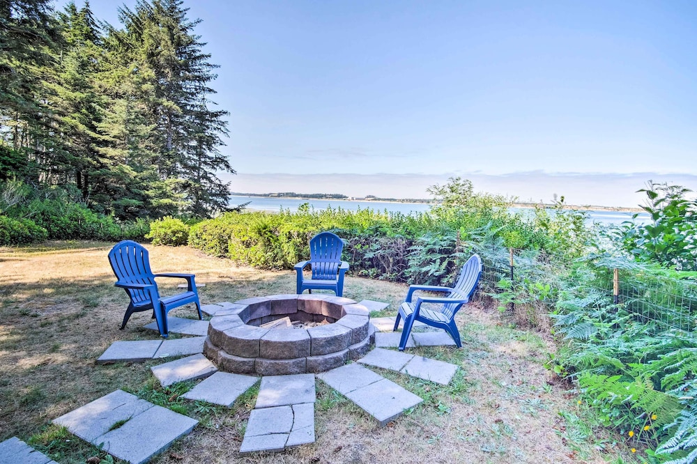 Enchanting Coos Bay Sanctuary w Lush Views in Coos Bay, United States