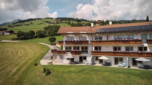 Bergdiamant — 4-Star Luxury Hotel in Rio Di Pusteria, Italy