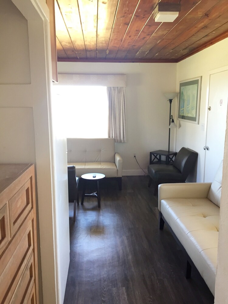 Surf Studio Beach Resort - photo 20