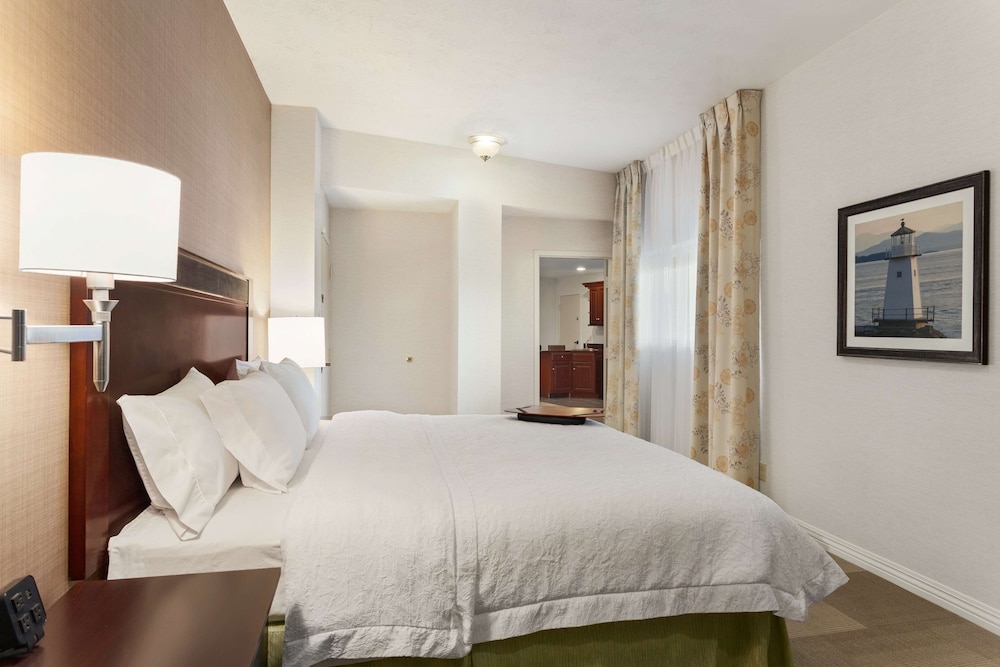 Hampton Inn Colchester - photo 12