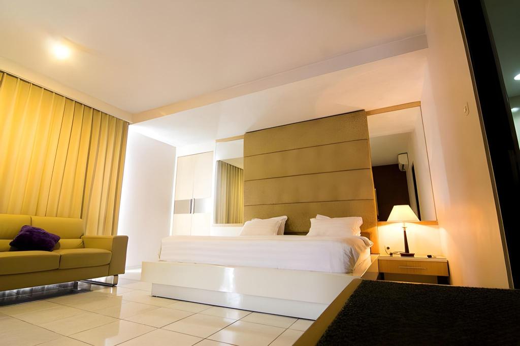 Royal Hotel N’ Lounge — Jember — photo 2