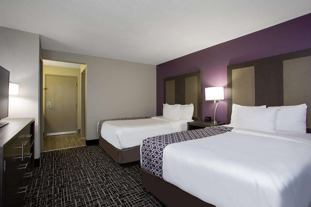 La Quinta Inn & Suites by Wyndham Roanoke Salem - photo 18