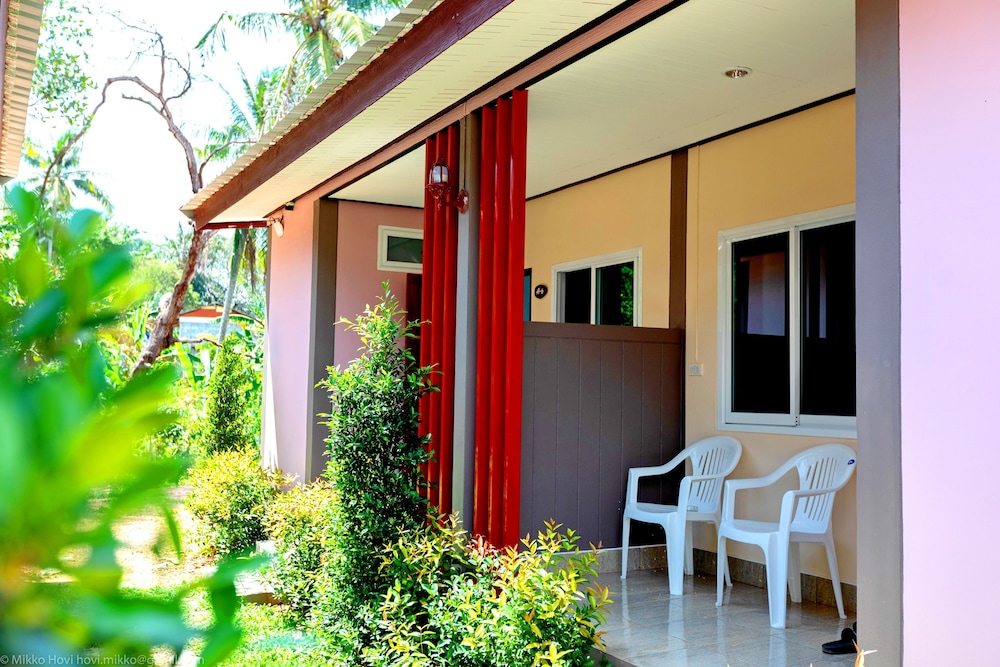Baan Ok - carbon neutral hotel in Ko Lanta