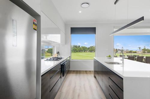 South Beach Escape Sensational Shell Cove Living — Shellharbour — photo 3
