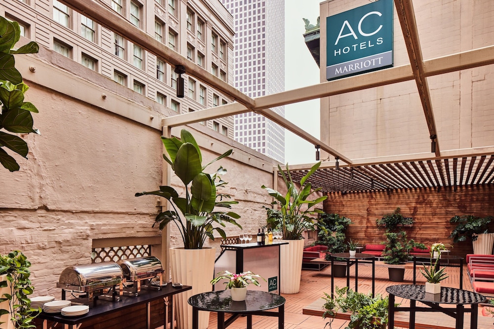 AC Hotel by Marriott New Orleans French Quarter - photo 4