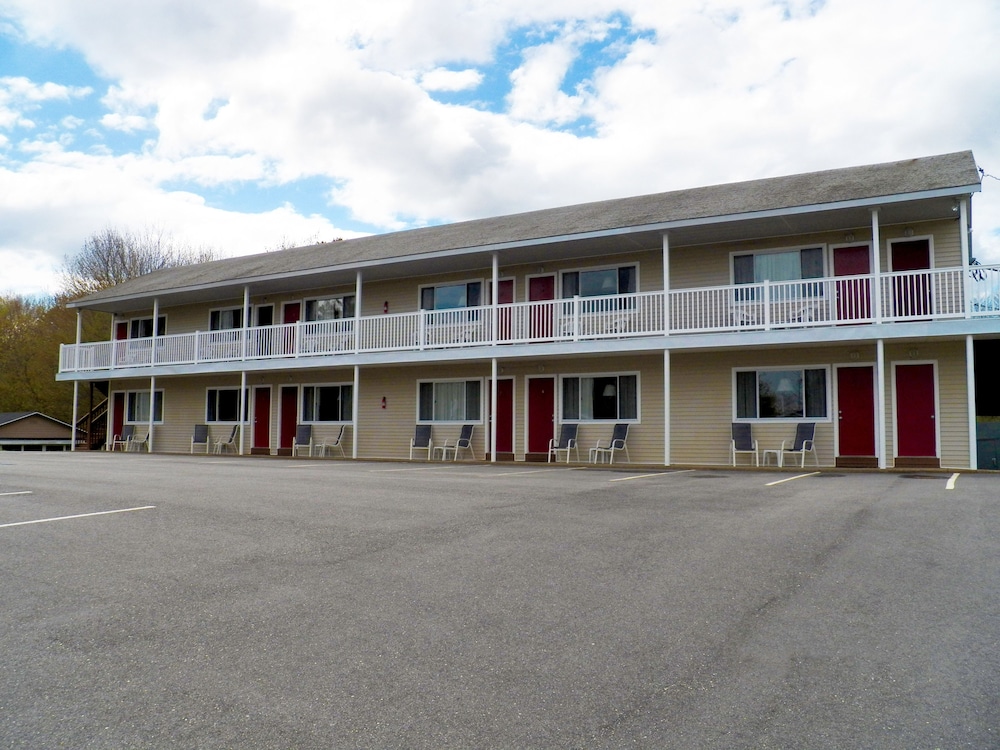 Coast Village Inn & Cottages - photo 43
