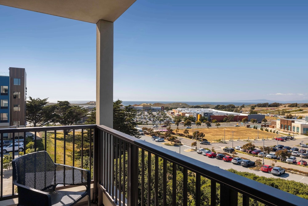 Home2 Suites by Hilton at the Dunes on Monterey Bay — Marina — photo 4