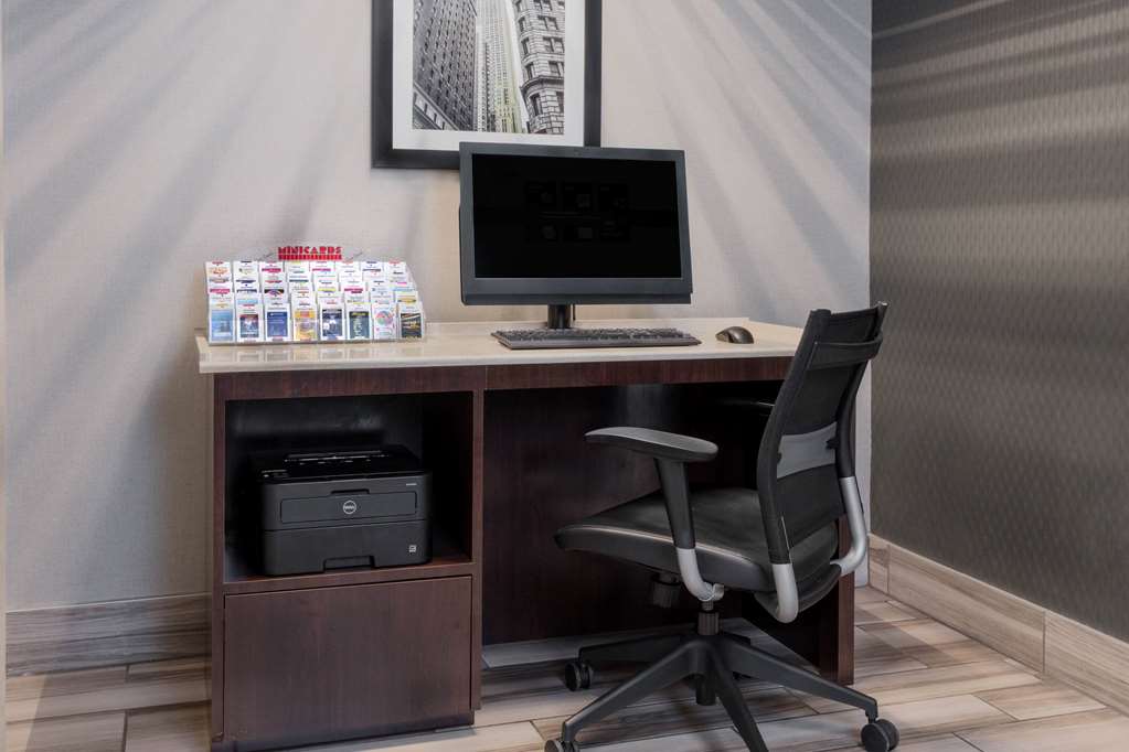 La Quinta Inn & Suites by Wyndham Clifton Rutherford - photo 38