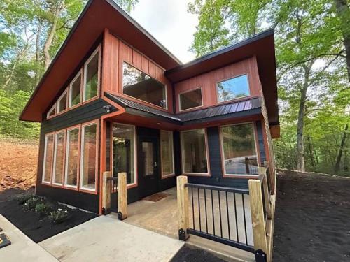 A Romantic Rendezvous Honeymoon in Sevierville, United States