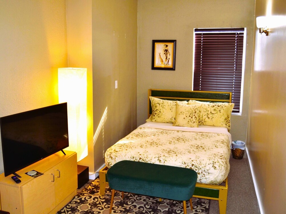Room Cozy Nest 4 Near The Und Medical Sc — Grand Forks