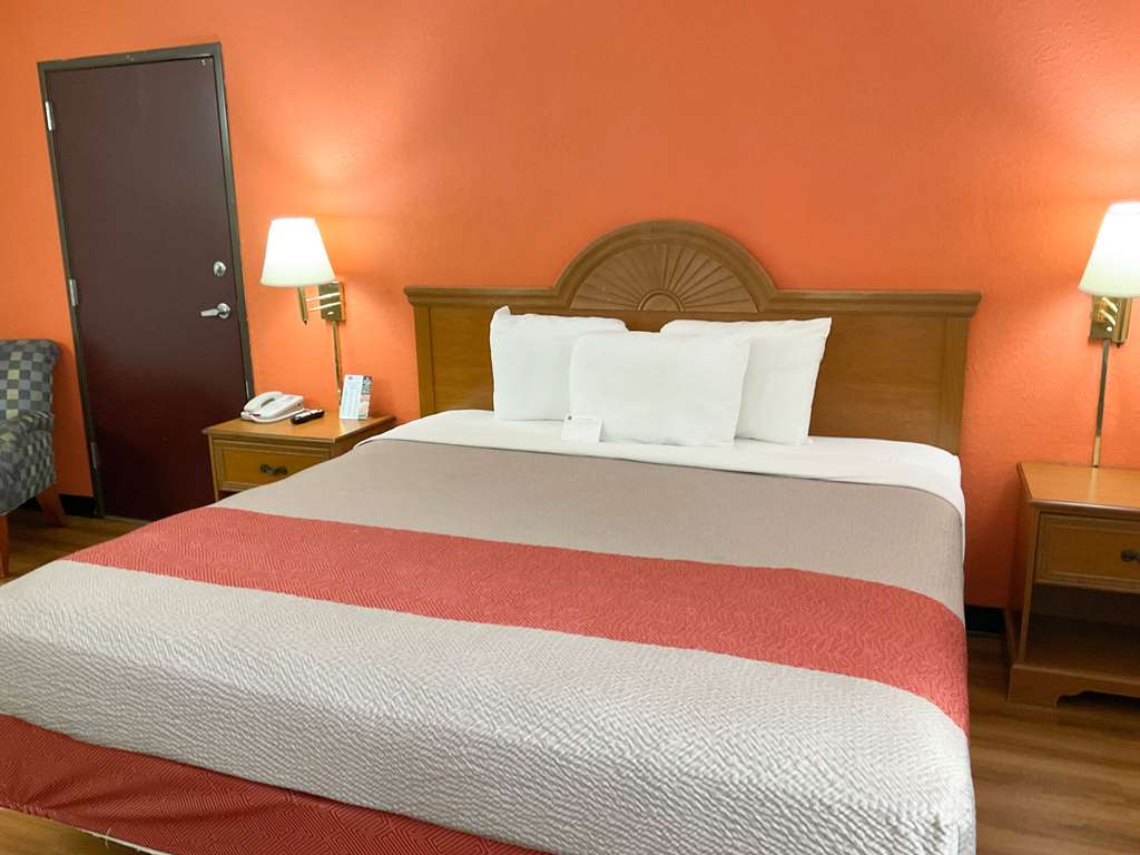 Motel 6 Hannibal MO - photo 9
