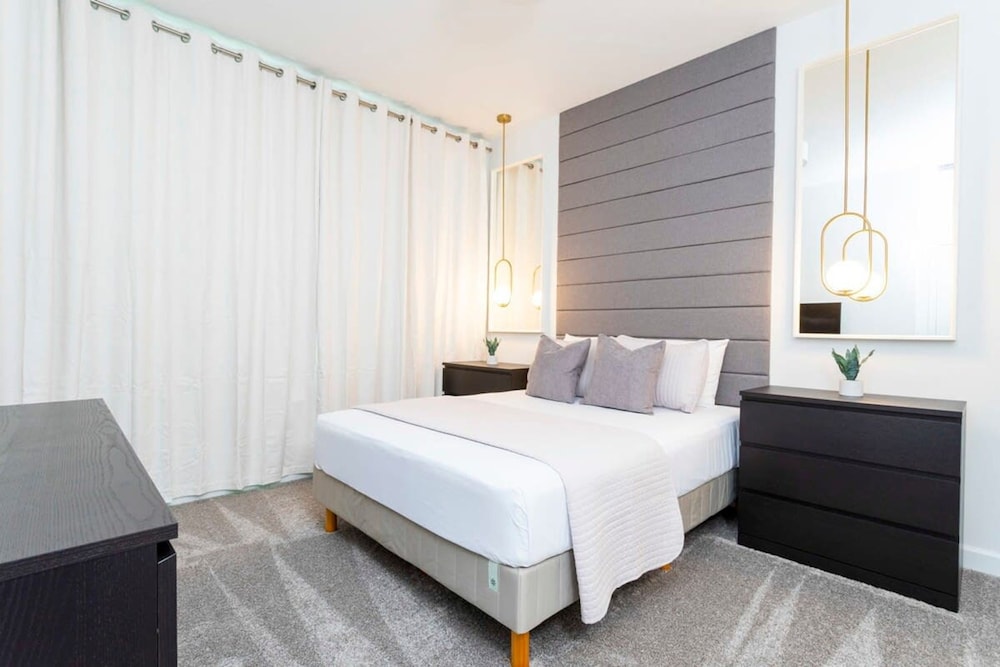 Chic Modern Marvel Themed Beds Private Pool - photo 21