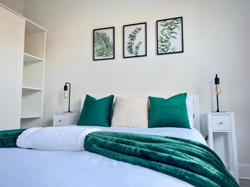 Cosy & Stylish Boho 2 bed flat with Garden — 4-Star Luxury Hotel in London, United Kingdom