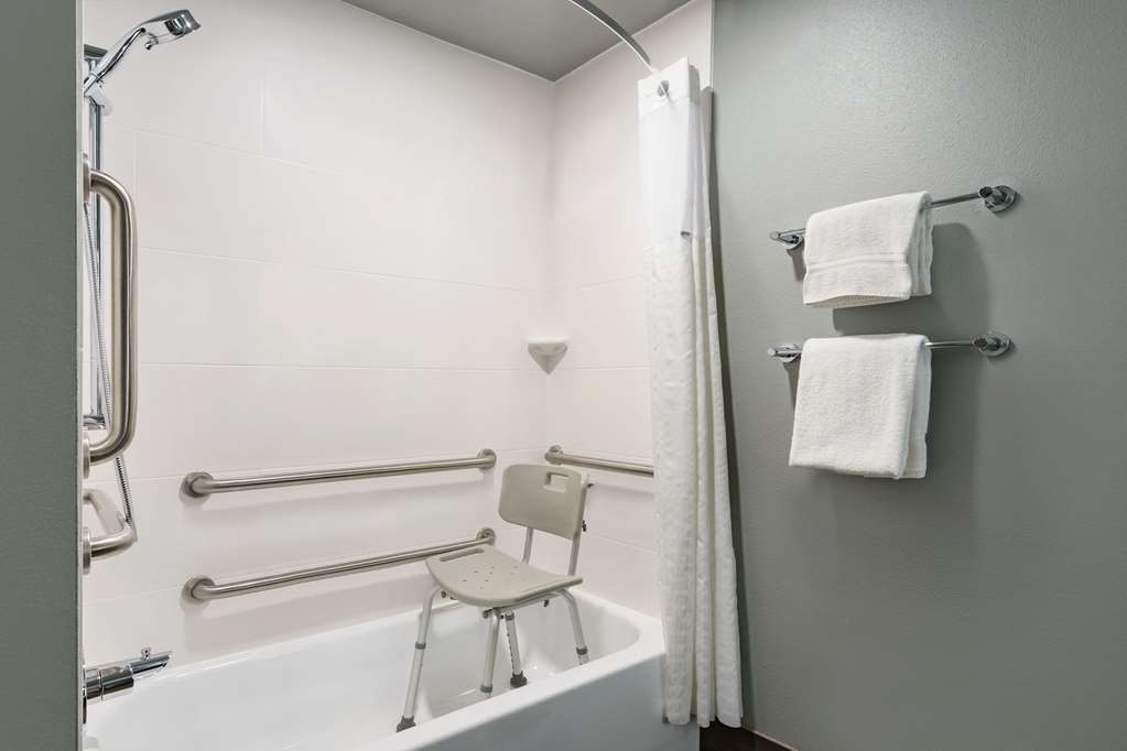 La Quinta Inn & Suites by Wyndham Springfield - photo 29