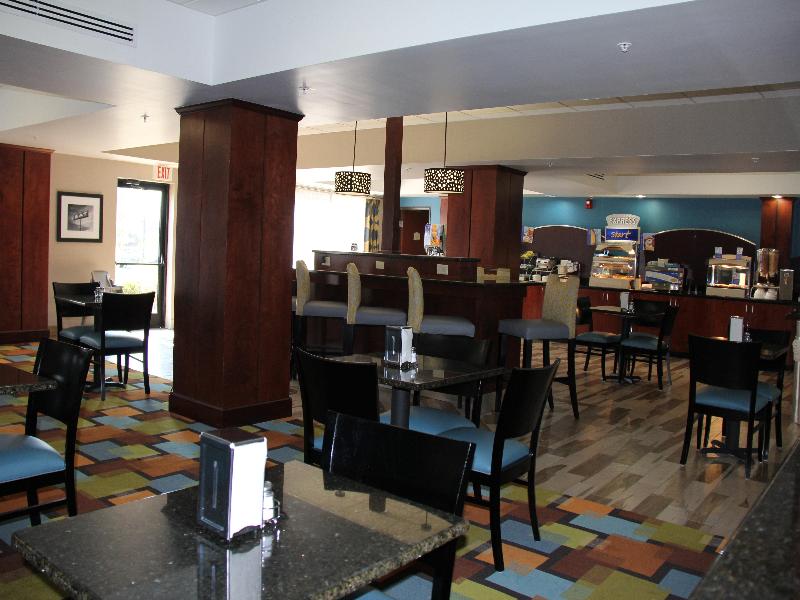 Holiday Inn Express & Suites Roanoke Rapids SE by IHG - photo 38