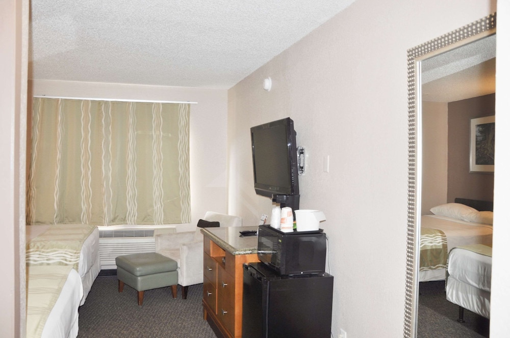 Bison Inn & Suites on University - photo 29